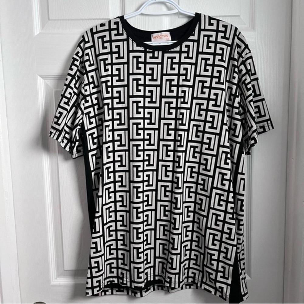 3/30$💥 Invictus t shirt Men XL white black tee pattern short sleeve